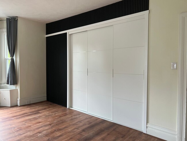 Building Photo - map633