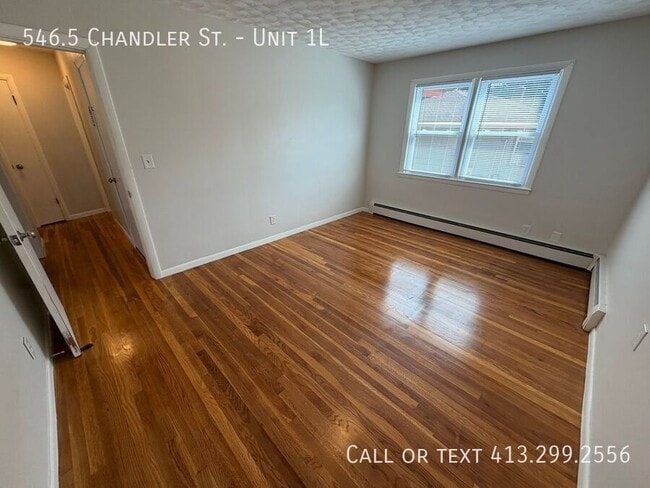 Building Photo - 546.5 Chandler St