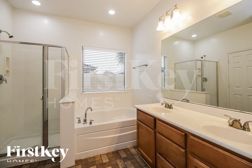 Building Photo - 8811 S 57th Ln