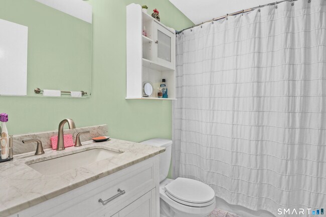 Building Photo - 14 1/2 Fairview Ave