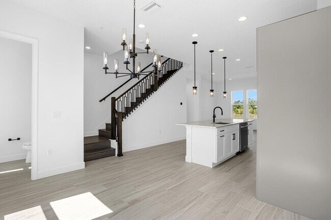 Building Photo - 2368 Brix St