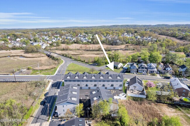 Building Photo - 333 1st St