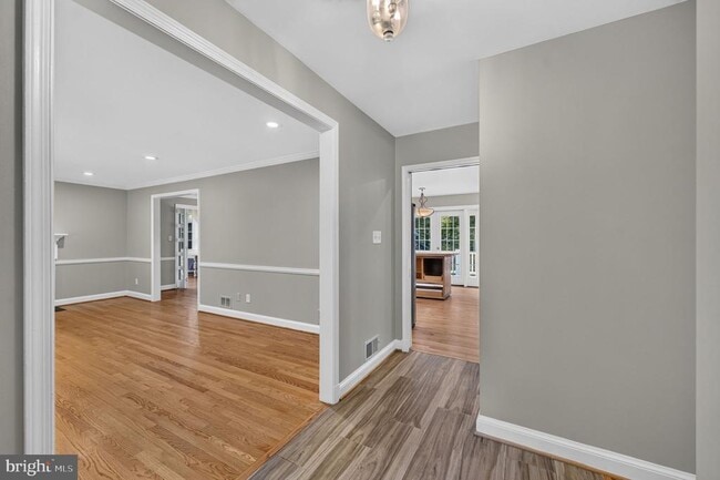 Building Photo - 6443 Walters Woods Dr