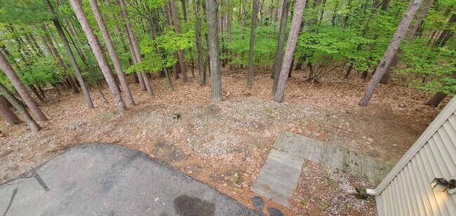 Building Photo - Maplewood Hills 2 Bedroom End Unit Townhome