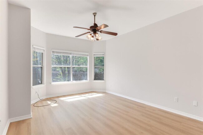 Building Photo - 927 Picadilly Dr