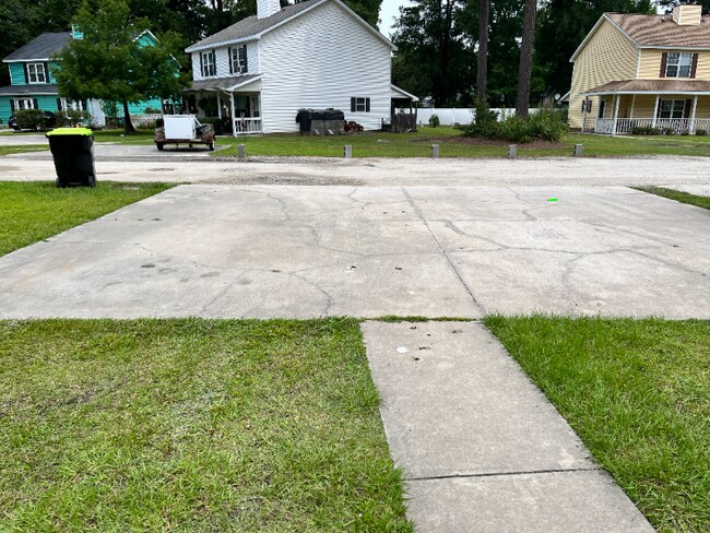 Building Photo - 214 Plantation Rd