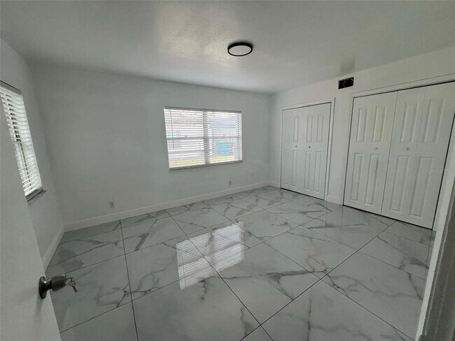 Building Photo - 1601 Crooms Ave