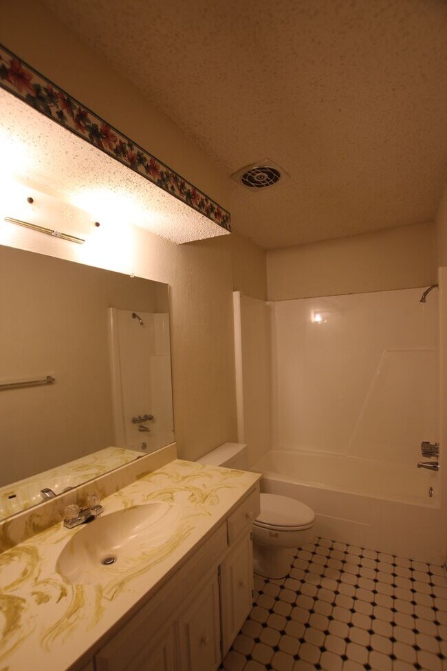 Building Photo - Beautiful 3 bedroom 2 bath home in Tyler!