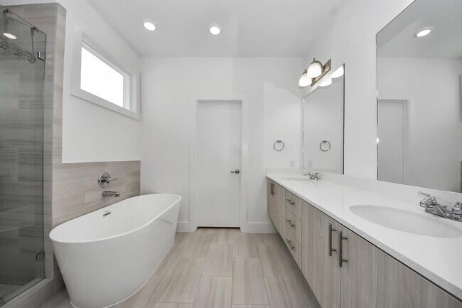Building Photo - 9654 Habitat St