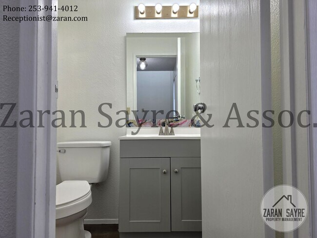 Building Photo - 251-33041 Federal Way Townhome