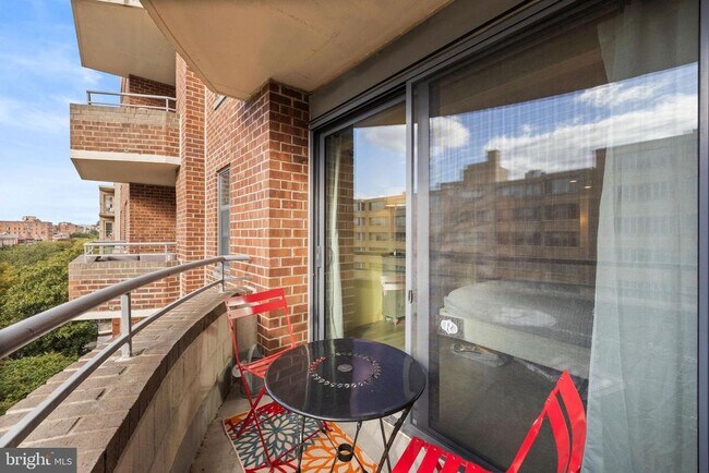 Building Photo - 1401 17th St NW