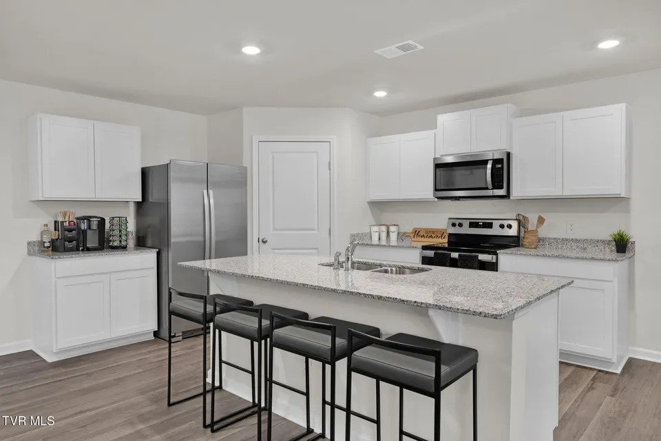 Building Photo - 678 St Andrews Dr
