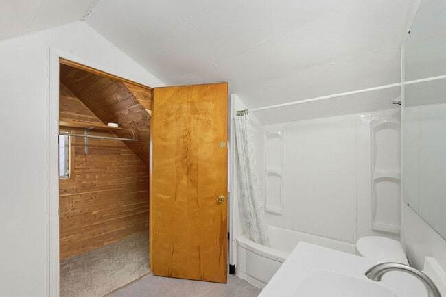 Building Photo - NORWOOD- Cute 2 bedroom 1.5 baths with fenced yard