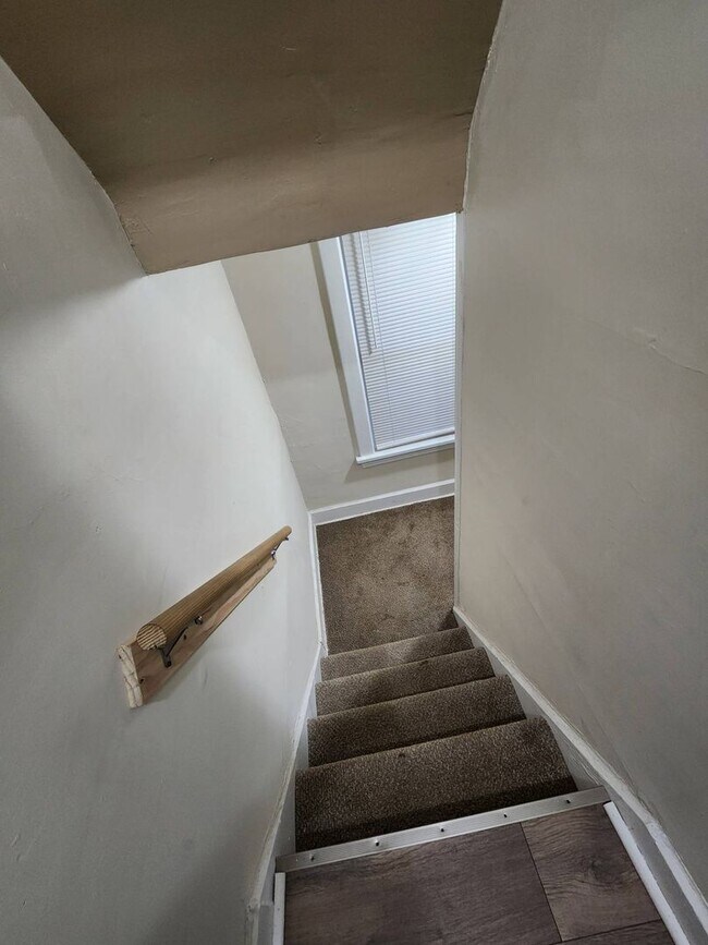 Building Photo - Charming 5-Bedroom Property in Prime Location (Section 8 vouchers Accepted)