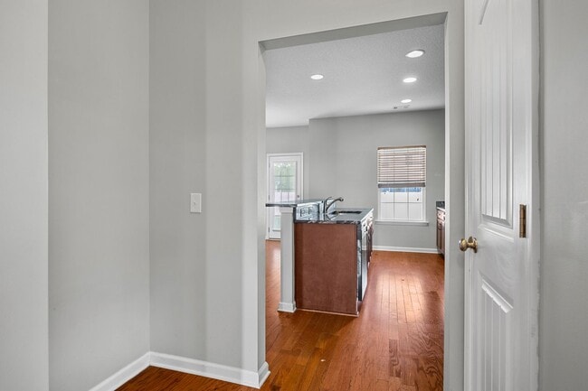 Building Photo - 5 Bedroom, 2.5 Bathroom - White Oak Subdivision - Richmond Hill