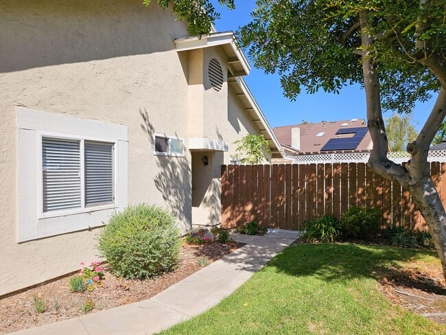 Building Photo - Chula Vista Twin Home