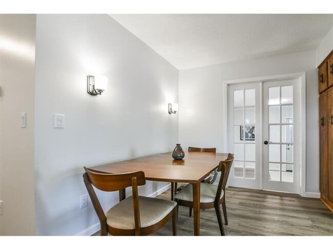Building Photo - 1621 Larson Dr