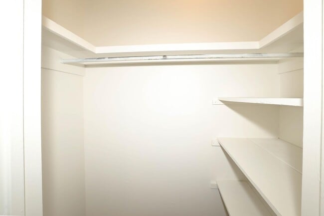Building Photo - Beautiful 4 bedroom rental in Puckett West!