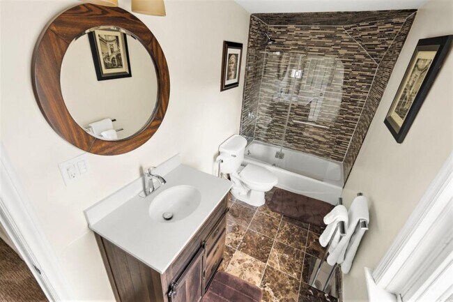 Building Photo - 311 A St NE