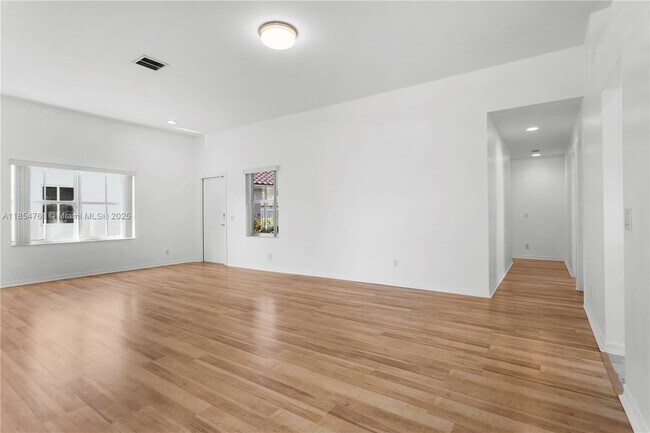 Building Photo - 4202 Sabal Ridge Cir