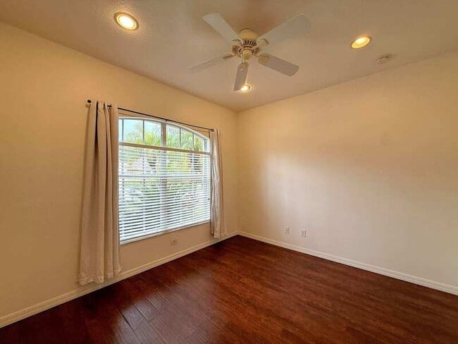 Building Photo - 9512 Greenpointe Dr