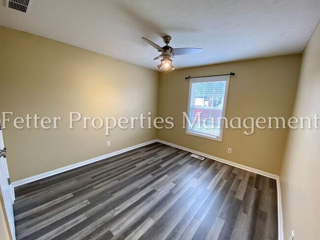 Building Photo - Gorgeous 3 Bedroom Newburgh Home!