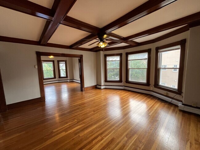 Building Photo - 262 Walnut St