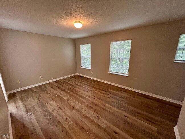 Building Photo - 3039 Armory Dr