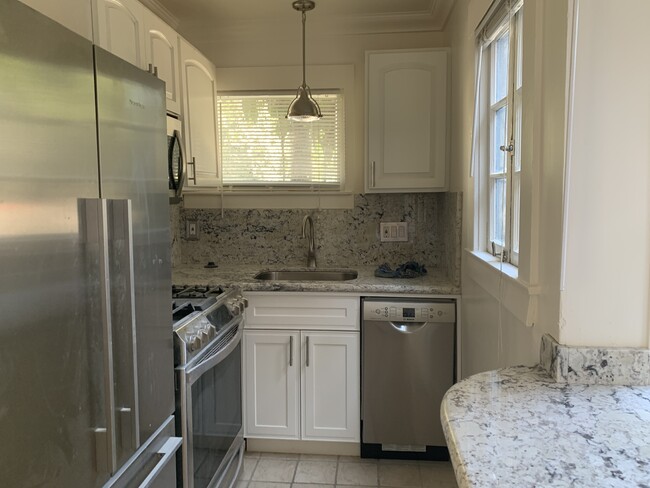 Kitchen - 18 Panoramic Way