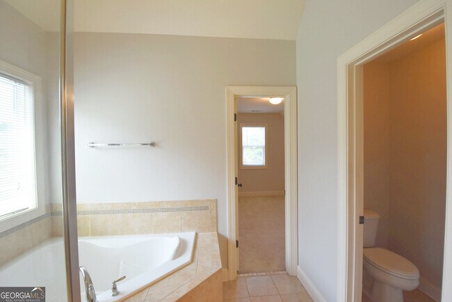 Building Photo - 606 Blackburn Ln