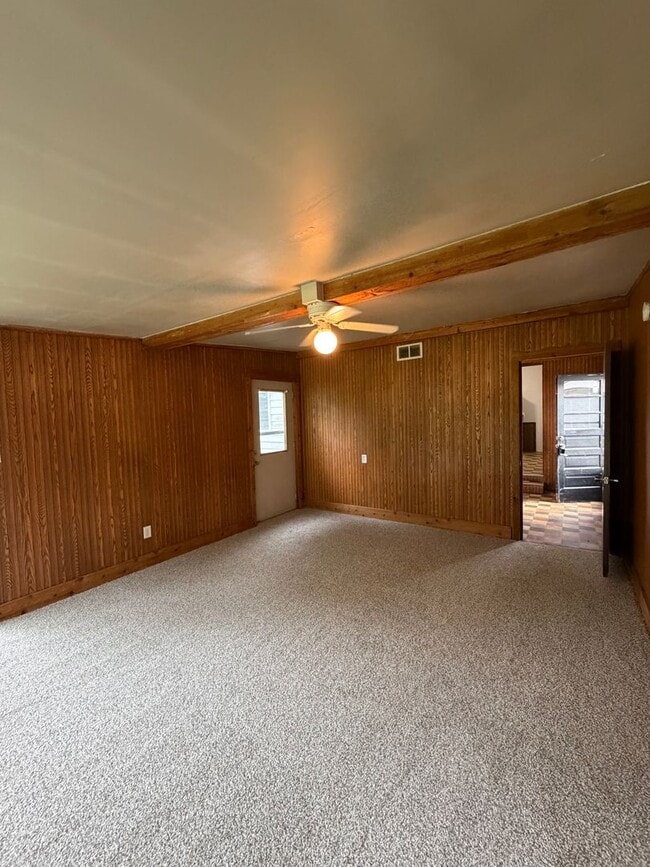 Building Photo - Spacious 2 Bedroom Home Holland Northside