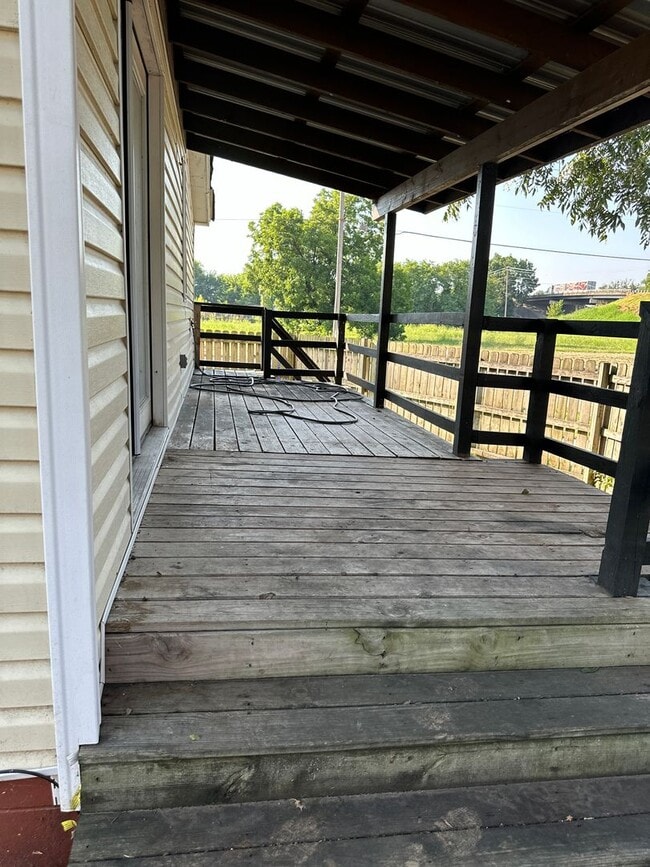 Building Photo - $1,355.00 Move-in-special