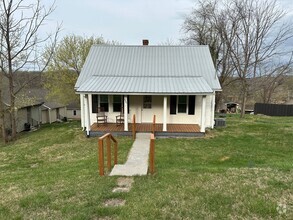 Building Photo - Nice 3 Bedroom, 1 Bathroom Home in Radford!