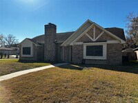 Building Photo - 330 Maybrook Dr