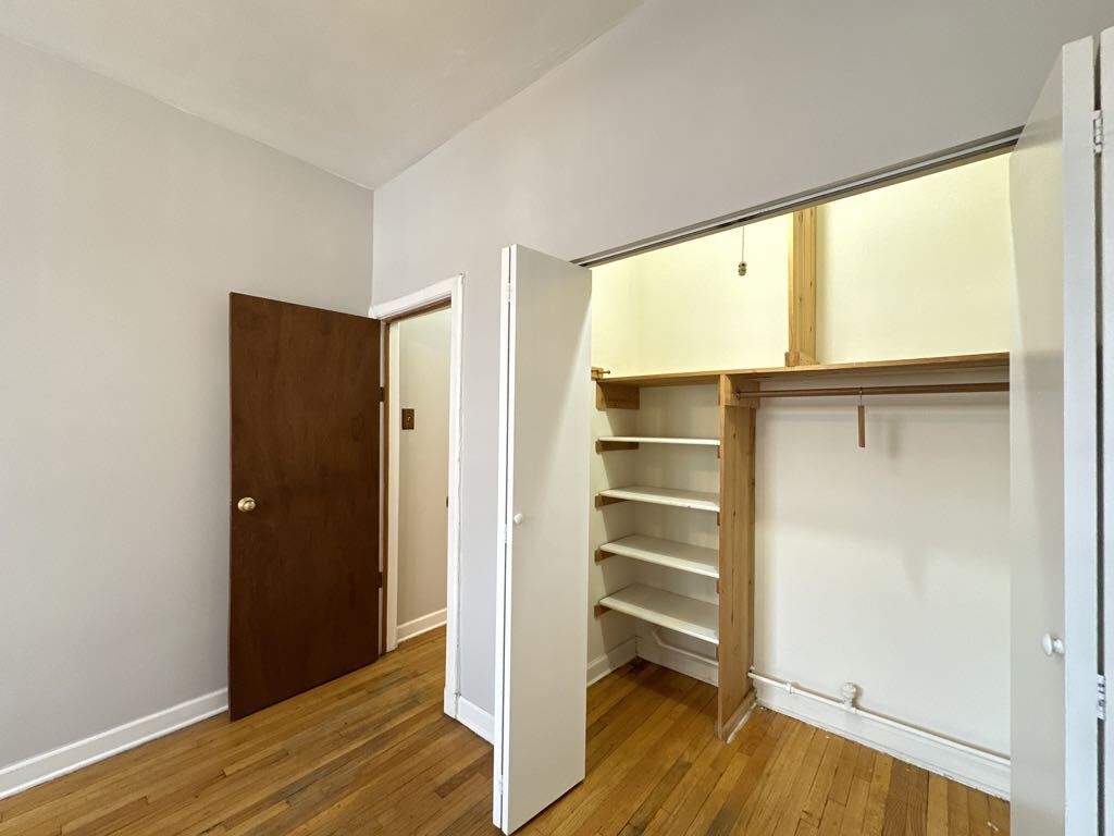 Building Photo - 1034 W George St