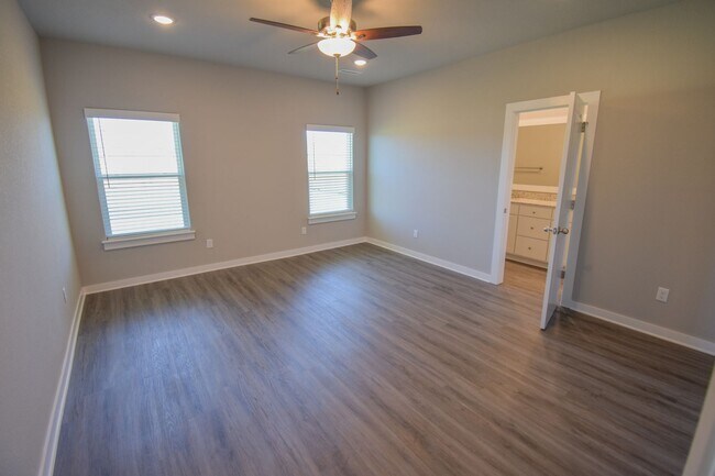 Building Photo - Beautiful 3 Bed 2 Bath Home in Farmington!