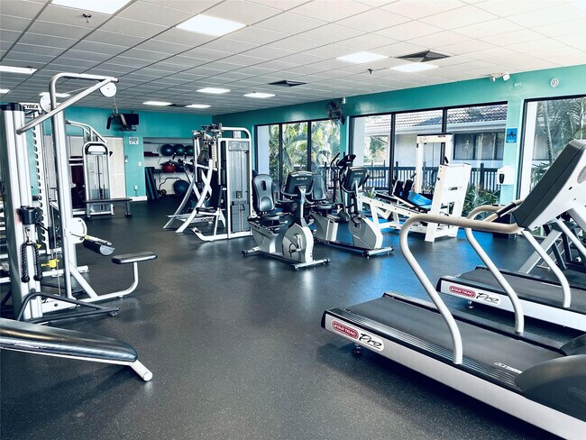 Building Photo - 111 Lake Emerald Dr