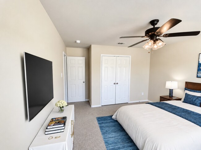 Building Photo - Open Floorplan and Amazing Resort Style Community!