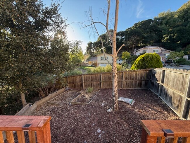 Building Photo - 3-Bedroom Single Family Home in El Sobrant...