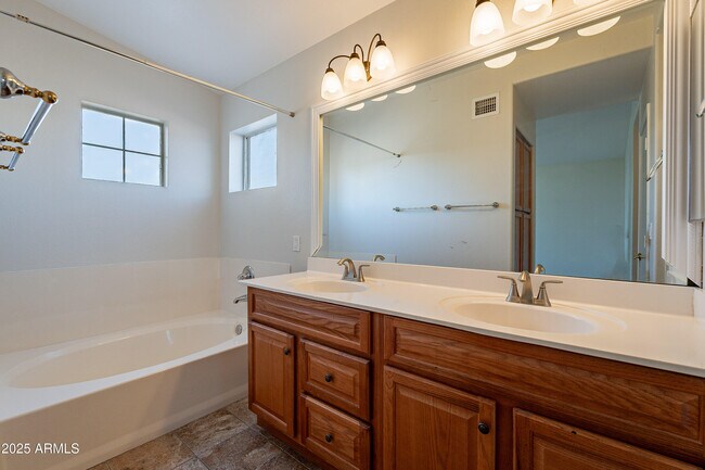 Building Photo - 2421 W Indigo Dr