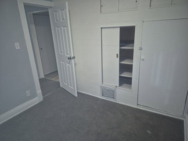 Building Photo - Updated Quaint Single Family Home Availabl...