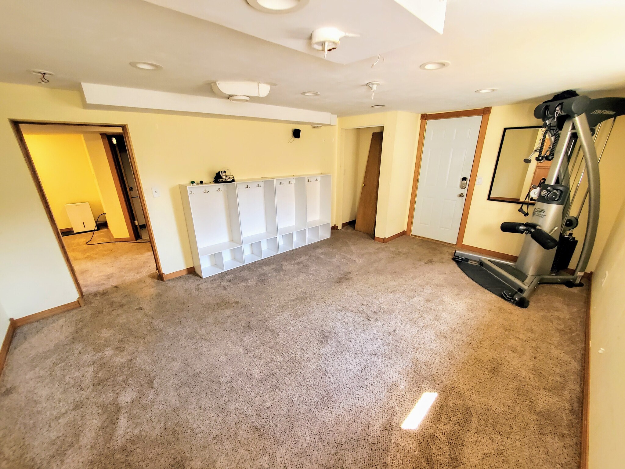 Basement mud room / bonus room - 1588 Hillcrest Ave