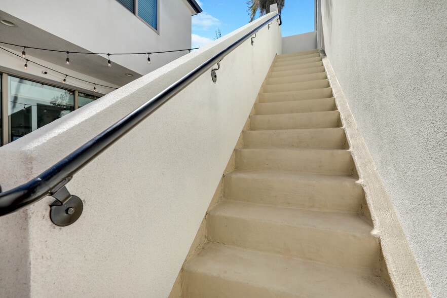 Building Photo - 940 Law St