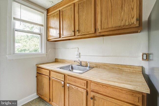 Building Photo - 6120 41st Ave