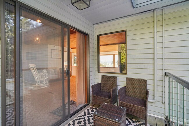 Building Photo - 5408 Sunset Ave