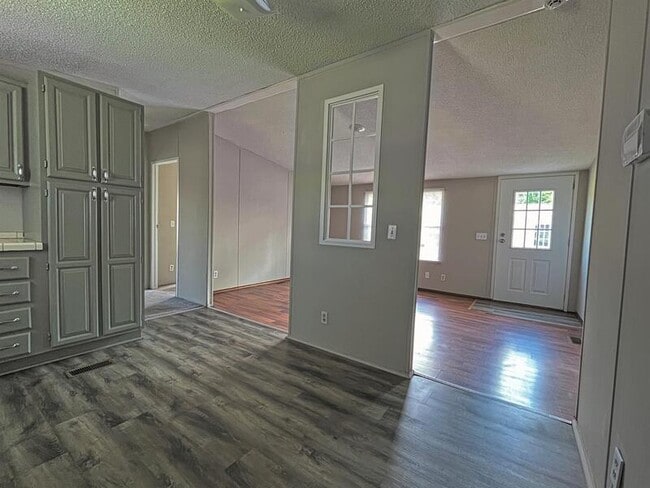 Building Photo - 4636 Rainbow Ln