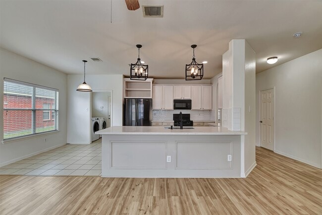 Building Photo - 4423 Garden Ridge Ct