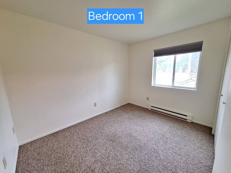 Building Photo - 1215 W Beckert Rd