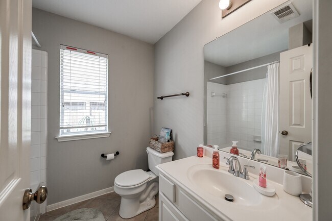Building Photo - 1427 Chesterpoint Dr