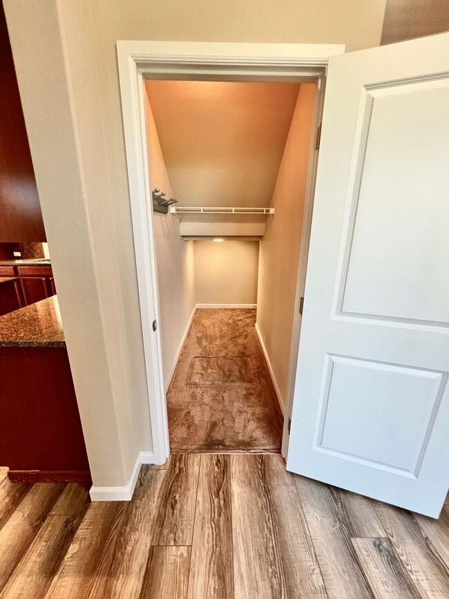 Building Photo - LIKE NEW Truly a MUST SEE! Move-in Ready